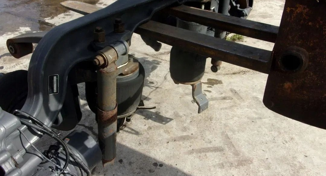 OŚ PODNOSZONA PODWIESZANA DŹWIGANA 6x2 RENAULT DXI 1111 - סרן וחלקים עבור משאית: תמונה 1 OŚ PODNOSZONA PODWIESZANA DŹWIGANA 6x2 RENAULT DXI 1111 - סרן וחלקים עבור משאית: תמונה 1