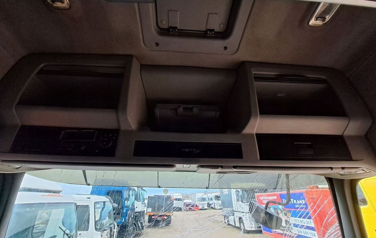 PÓŁKA KONSOLA GÓRNA SCHOWEK VOLVO FM FH 13 LIFT GLOBETROTTER - לוח מחוונים עבור משאית: תמונה 2 PÓŁKA KONSOLA GÓRNA SCHOWEK VOLVO FM FH 13 LIFT GLOBETROTTER - לוח מחוונים עבור משאית: תמונה 2