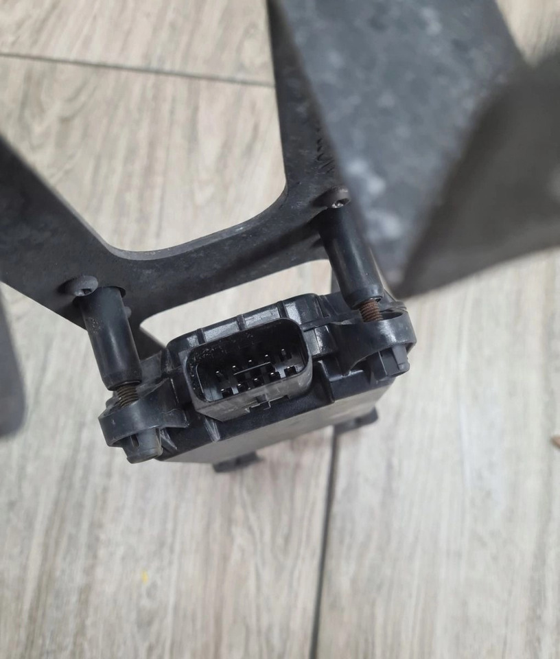 RADAR DISTRONIK CZUJNIK SENSOR MOCOWANIE FORD F-MAX 500 TRUCKS EURO 6 K096653H001 575127535 JC46 9G853 BC - חיישן: תמונה 2 RADAR DISTRONIK CZUJNIK SENSOR MOCOWANIE FORD F-MAX 500 TRUCKS EURO 6 K096653H001 575127535 JC46 9G853 BC - חיישן: תמונה 2