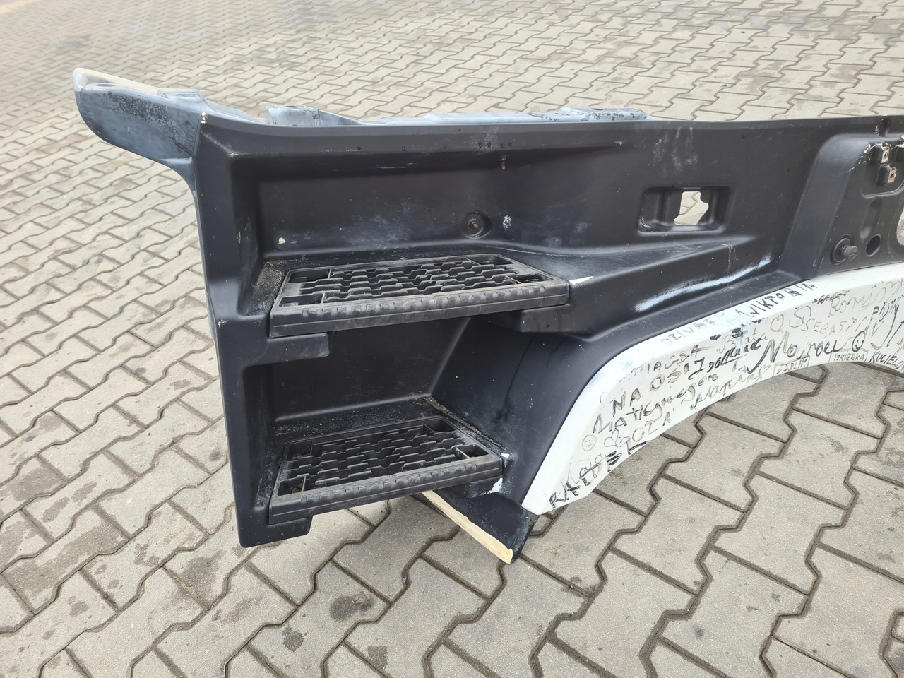 RENAULT STOPNICA GÓRNA STOPIEŃ LEWY RENAULT GAMA T RANGE HIGH - צעד עבור משאית: תמונה 2 RENAULT STOPNICA GÓRNA STOPIEŃ LEWY RENAULT GAMA T RANGE HIGH - צעד עבור משאית: תמונה 2