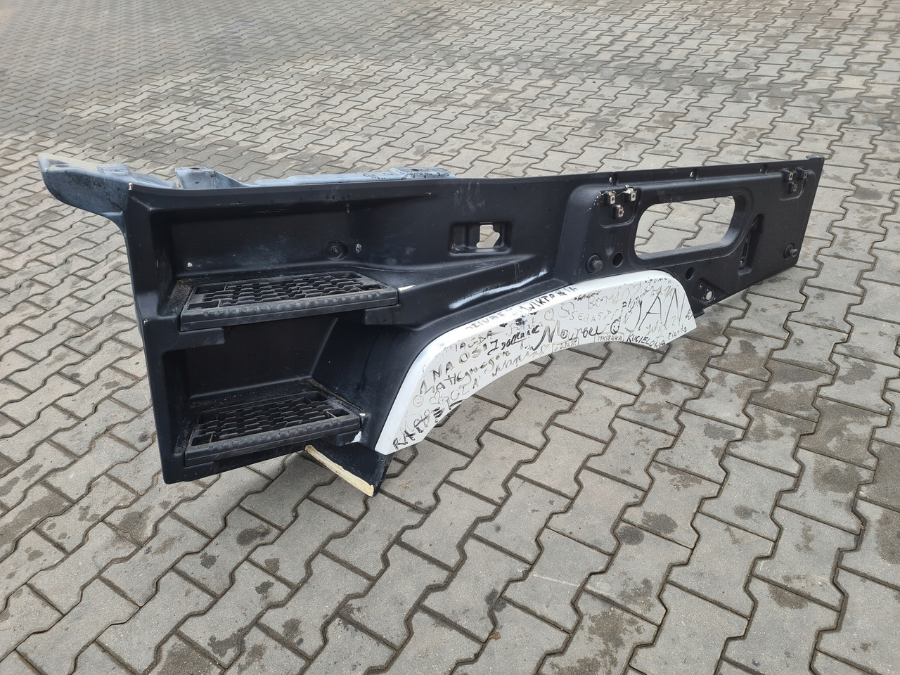 RENAULT STOPNICA GÓRNA STOPIEŃ LEWY RENAULT GAMA T RANGE HIGH - צעד עבור משאית: תמונה 1 RENAULT STOPNICA GÓRNA STOPIEŃ LEWY RENAULT GAMA T RANGE HIGH - צעד עבור משאית: תמונה 1