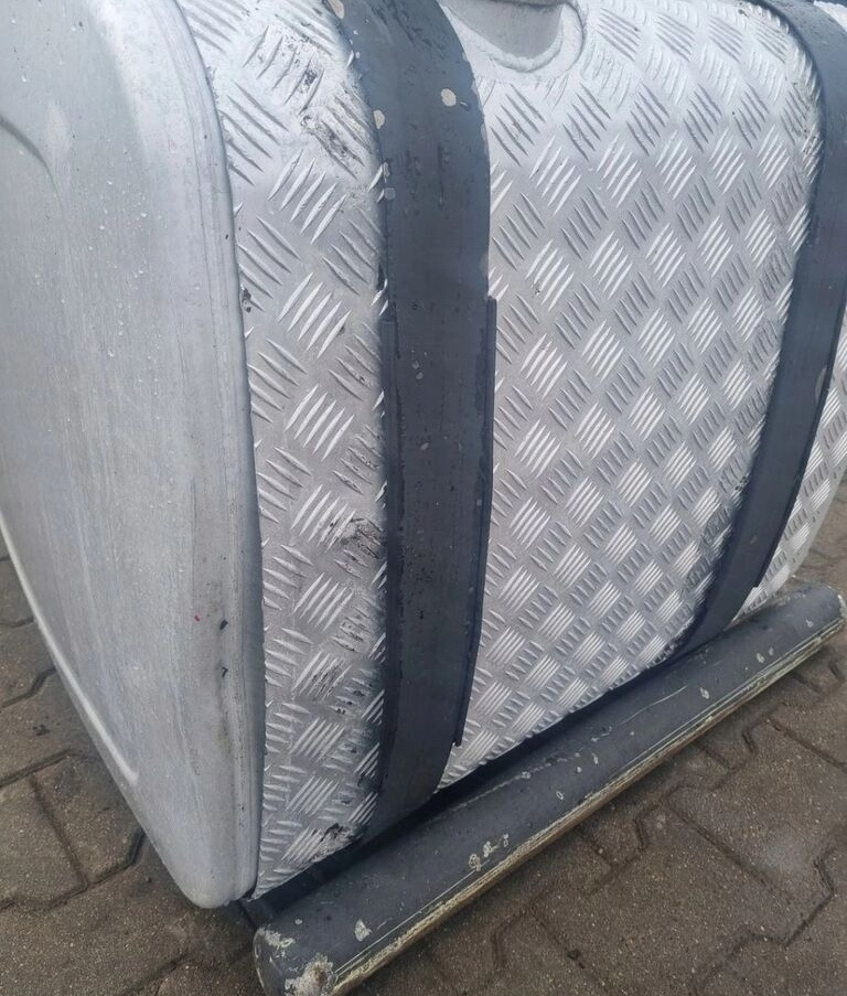 Renault PREMIUM MAGNUM DXI VOLVO FH FM 9 12 13 16 4 80 X 70. Renault RENAULT PREMIUM MAGNUM DXI VOLVO FH FM 9 12 13 16 4 - מכל דלק עבור משאית: תמונה 2 Renault PREMIUM MAGNUM DXI VOLVO FH FM 9 12 13 16 4 80 X 70. Renault RENAULT PREMIUM MAGNUM DXI VOLVO FH FM 9 12 13 16 4 - מכל דלק עבור משאית: תמונה 2
