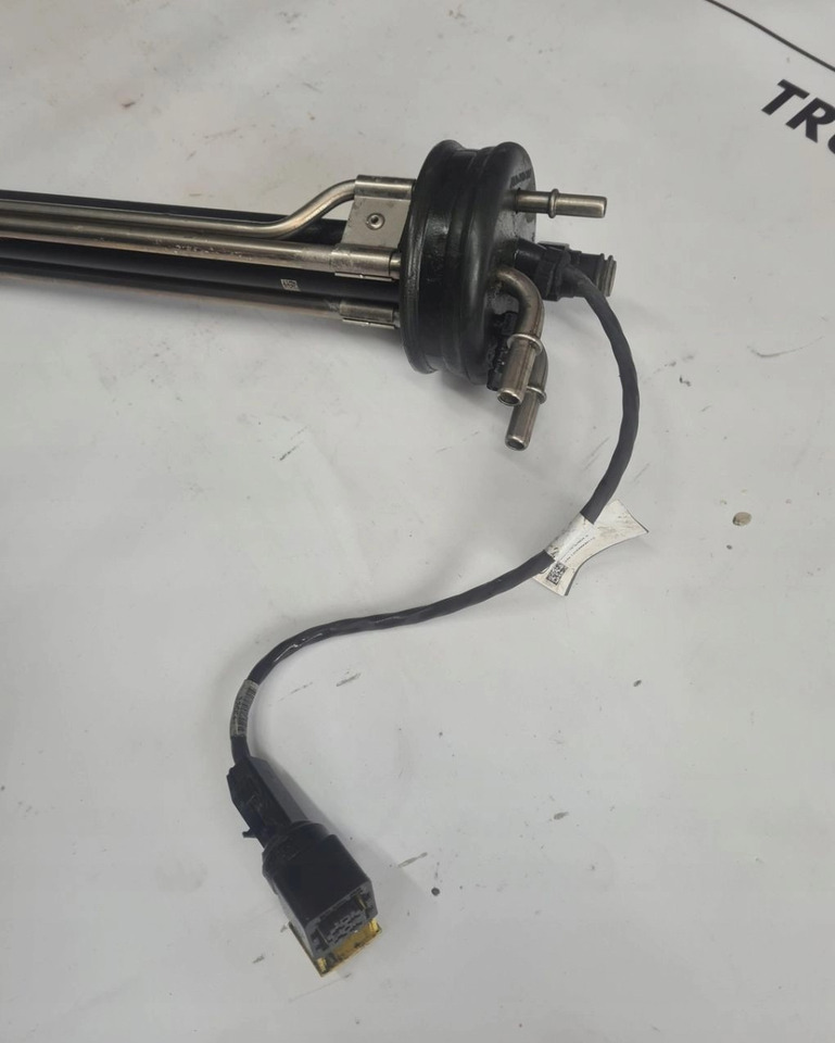 SMOK ADBLUE Z CZUJNIKIEM JAKOŚCI RENAULT GAMA T VOLVO FM 4 FH 4 LIFT FH 5 23343310 P03 - מערכת פליטה: תמונה 3 SMOK ADBLUE Z CZUJNIKIEM JAKOŚCI RENAULT GAMA T VOLVO FM 4 FH 4 LIFT FH 5 23343310 P03 - מערכת פליטה: תמונה 3