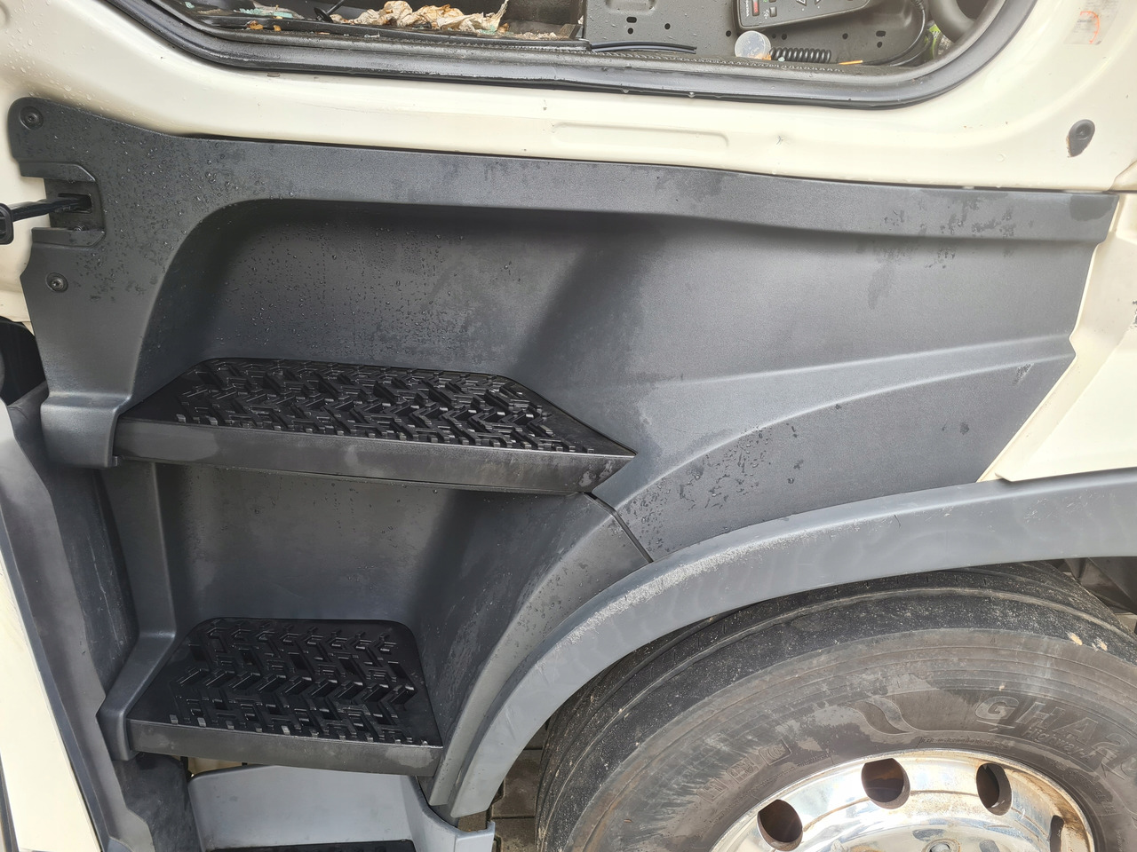 VOLVO STOPIEŃ STOPNICA KOMPLETNA LEWA STELAŻ ORYGINAŁ VOLVO FH 5 - צעד עבור משאית: תמונה 4 VOLVO STOPIEŃ STOPNICA KOMPLETNA LEWA STELAŻ ORYGINAŁ VOLVO FH 5 - צעד עבור משאית: תמונה 4