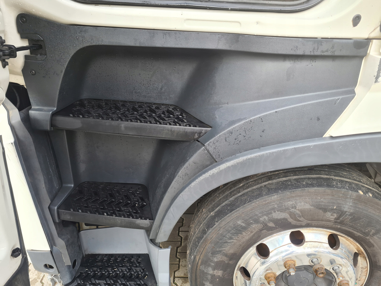 VOLVO STOPIEŃ STOPNICA KOMPLETNA LEWA STELAŻ ORYGINAŁ VOLVO FH 5 - צעד עבור משאית: תמונה 1 VOLVO STOPIEŃ STOPNICA KOMPLETNA LEWA STELAŻ ORYGINAŁ VOLVO FH 5 - צעד עבור משאית: תמונה 1