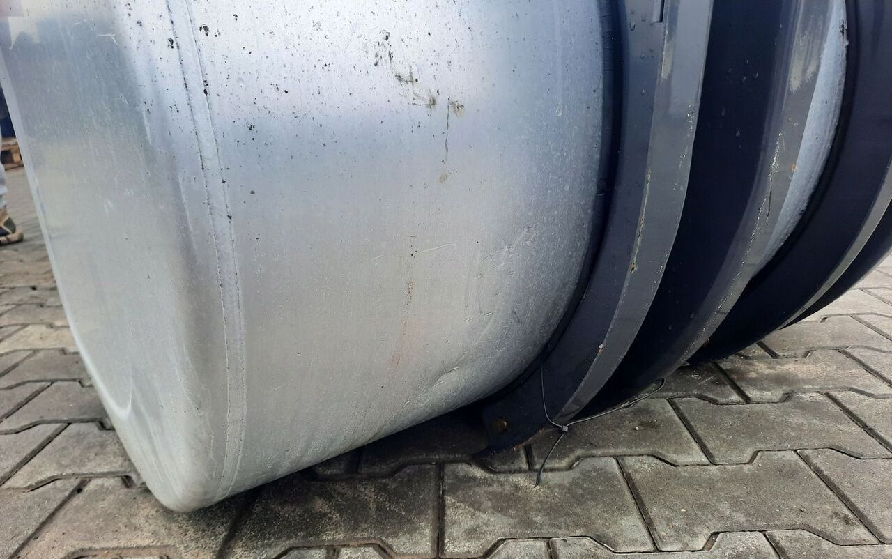 Volvo ZBIORNIK PALIWA VOLVO FH FM 4 100/70/70 20503505 - מכל דלק עבור משאית: תמונה 2 Volvo ZBIORNIK PALIWA VOLVO FH FM 4 100/70/70 20503505 - מכל דלק עבור משאית: תמונה 2