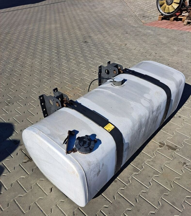 Volvo ZBIORNIK PALIWA VOLVO FH FM 4 FMX LOW DECK MEGA 1 - מכל דלק עבור משאית: תמונה 2 Volvo ZBIORNIK PALIWA VOLVO FH FM 4 FMX LOW DECK MEGA 1 - מכל דלק עבור משאית: תמונה 2
