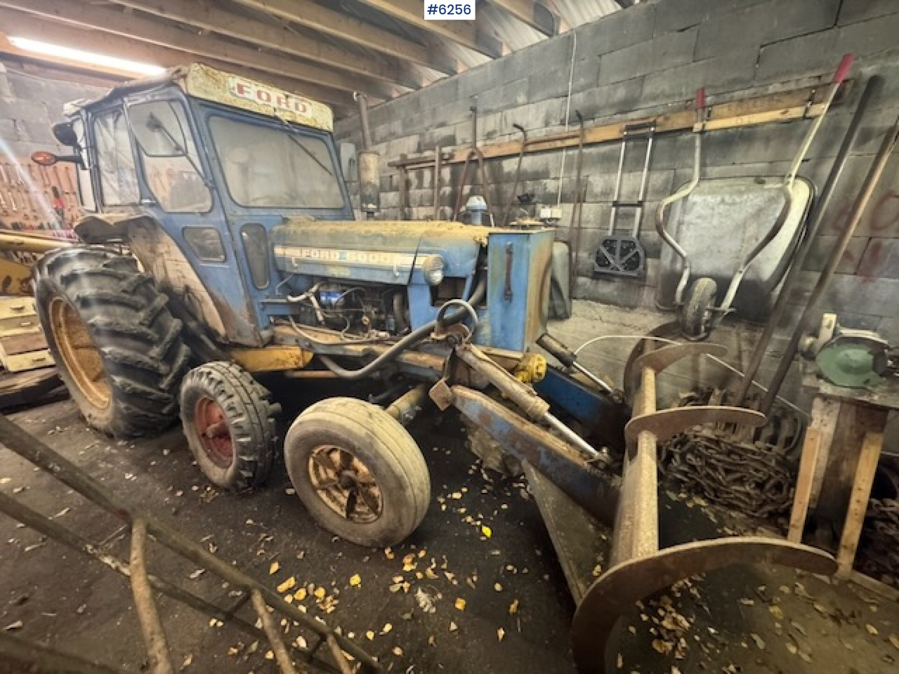 1968 Ford 5000 w/ digger, front cutter and 3 buckets! - טרקטור חקלאי: תמונה 2 1968 Ford 5000 w/ digger, front cutter and 3 buckets! - טרקטור חקלאי: תמונה 2