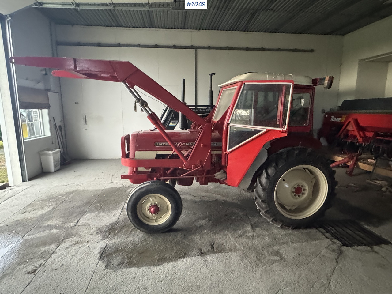 1973 International 444 w/ Bjørnerud loader and bucket. WATCH VIDEO - טרקטור חקלאי: תמונה 2 1973 International 444 w/ Bjørnerud loader and bucket. WATCH VIDEO - טרקטור חקלאי: תמונה 2