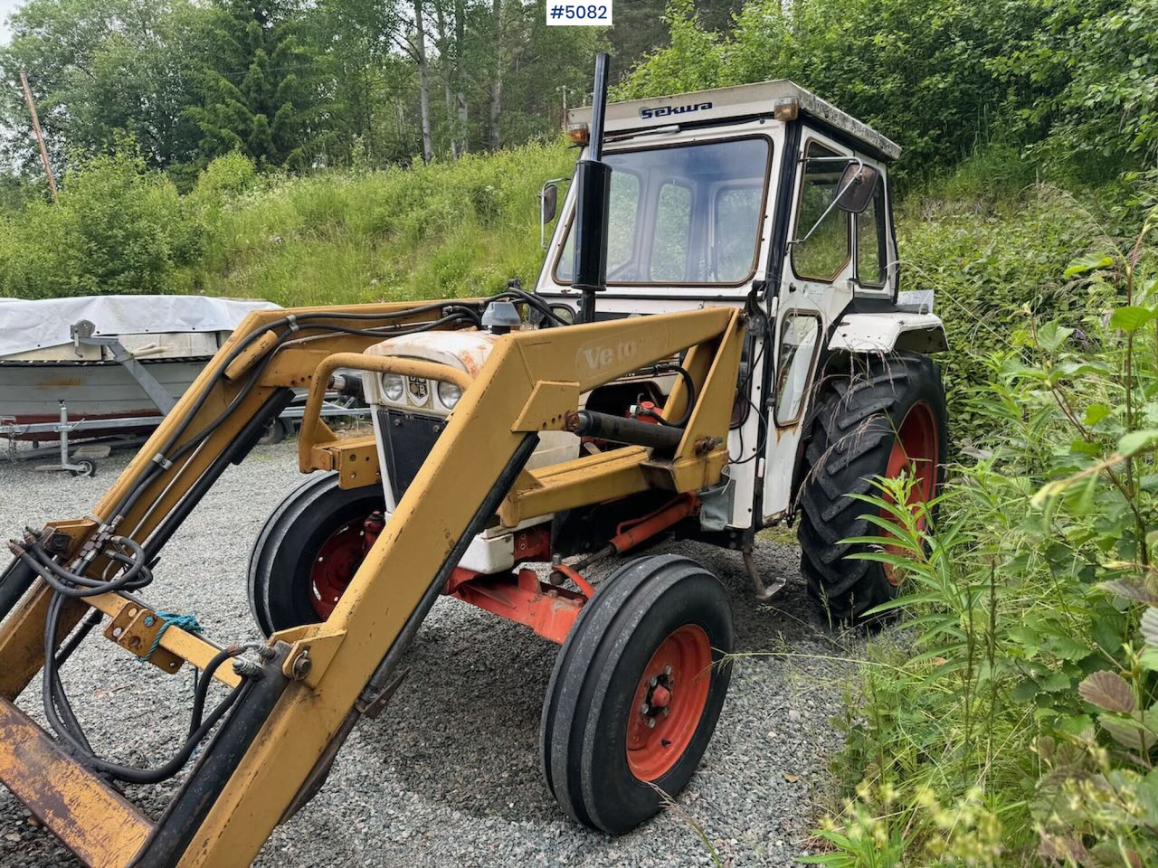 1980 David Brown 885 w/ front loader and bucket - טרקטור חקלאי: תמונה 1 1980 David Brown 885 w/ front loader and bucket - טרקטור חקלאי: תמונה 1