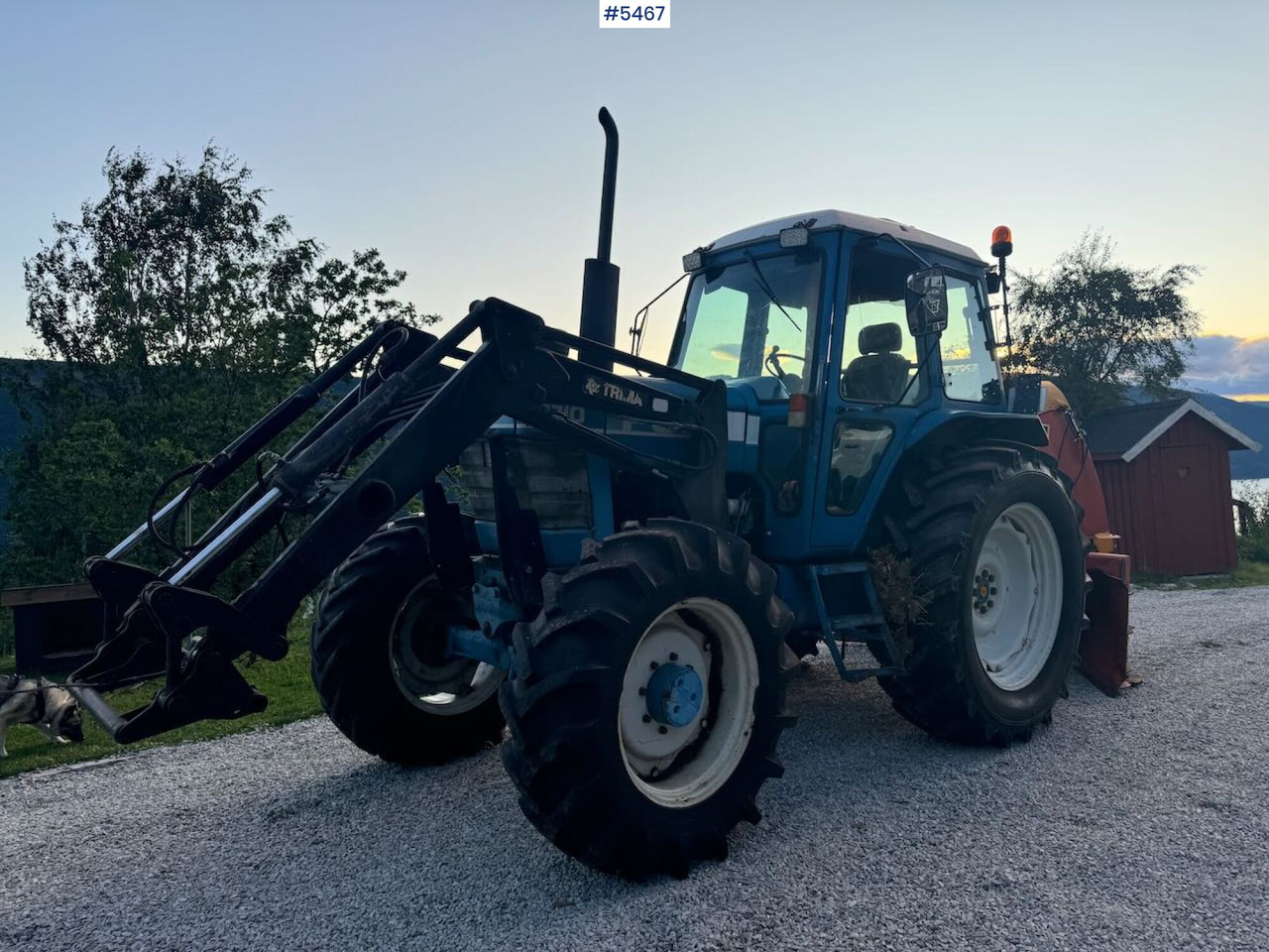 טרקטור חקלאי 1983 Ford 7710 4x4 w/ frontloader: תמונה 11