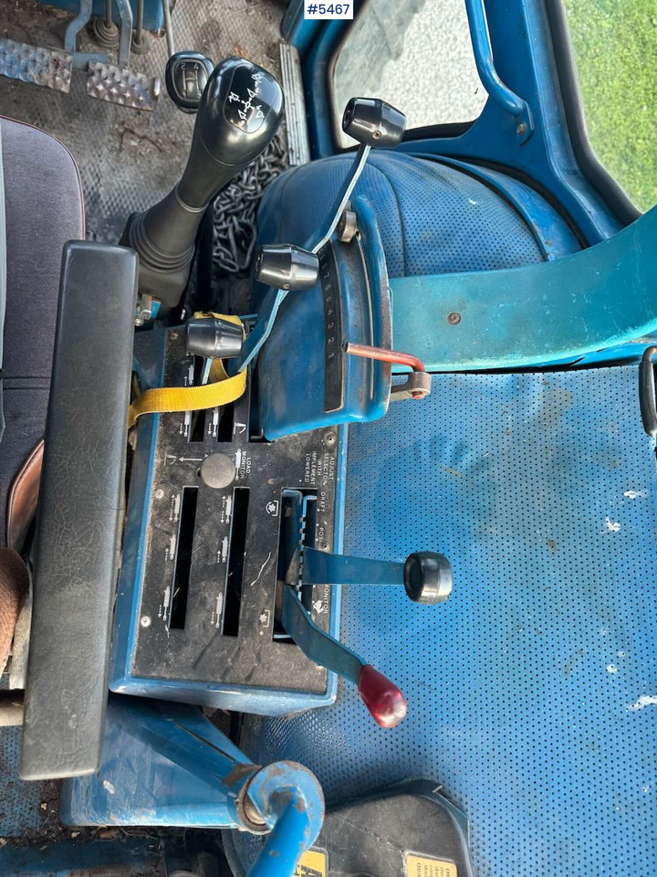 טרקטור חקלאי 1983 Ford 7710 4x4 w/ frontloader: תמונה 17