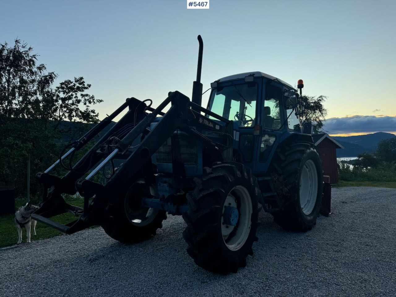טרקטור חקלאי 1983 Ford 7710 4x4 w/ frontloader: תמונה 12
