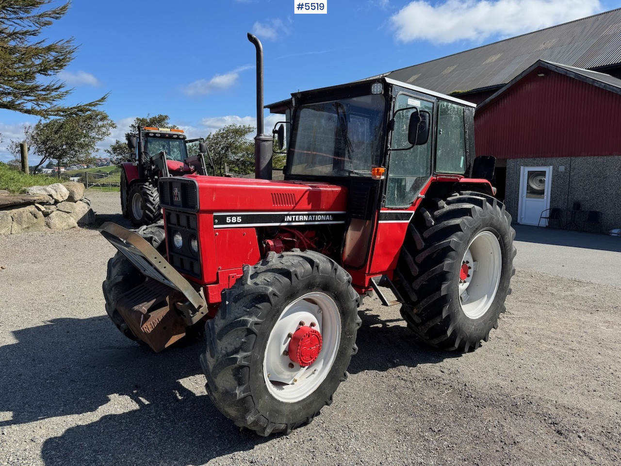 1983 International 585 - טרקטור חקלאי: תמונה 1 1983 International 585 - טרקטור חקלאי: תמונה 1