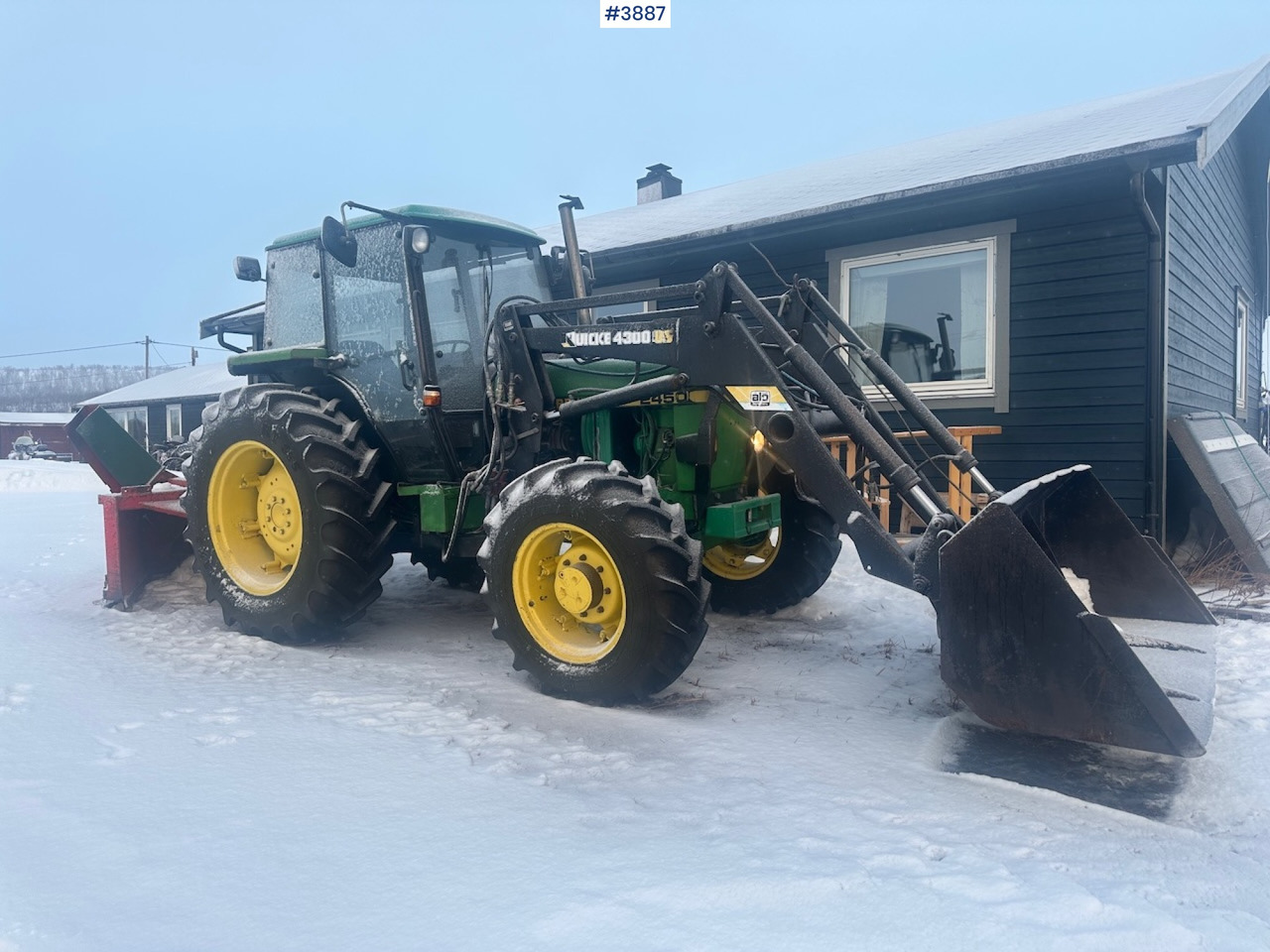 1987 John Deere Power Synchron 2450 4x4 w/ Quicke 4300 front loader, snow blower and gravel bucket. WATCH VIDEO. - טרקטור חקלאי: תמונה 1 1987 John Deere Power Synchron 2450 4x4 w/ Quicke 4300 front loader, snow blower and gravel bucket. WATCH VIDEO. - טרקטור חקלאי: תמונה 1