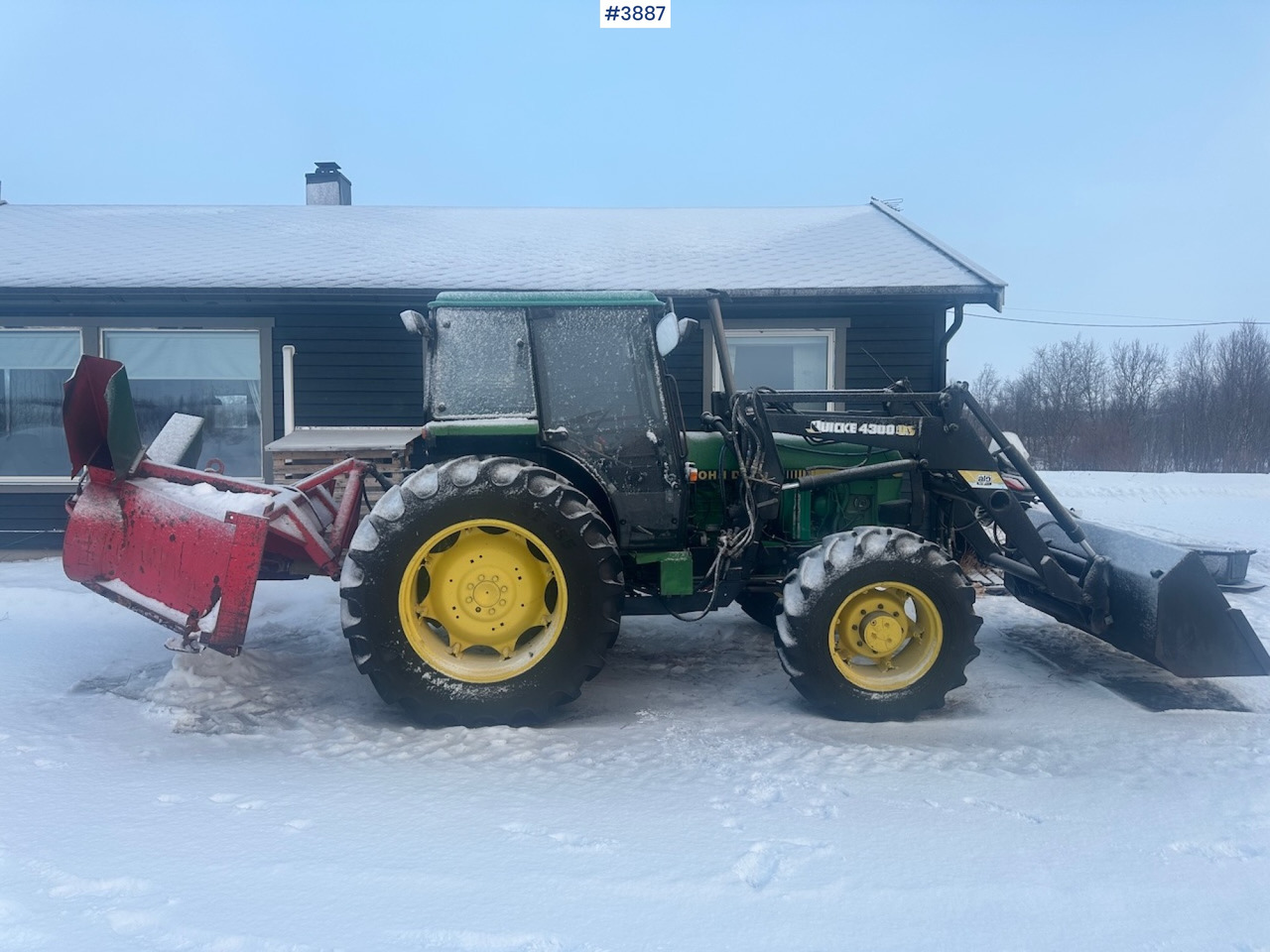 1987 John Deere Power Synchron 2450 4x4 w/ Quicke 4300 front loader, snow blower and gravel bucket. WATCH VIDEO. - טרקטור חקלאי: תמונה 2 1987 John Deere Power Synchron 2450 4x4 w/ Quicke 4300 front loader, snow blower and gravel bucket. WATCH VIDEO. - טרקטור חקלאי: תמונה 2