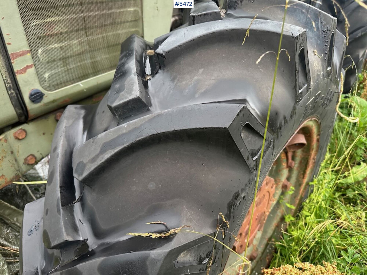 טרקטור חקלאי 1988 Massey-Ferguson 375 tractor w/ front loader, earthmoving bucket and snow bucket.: תמונה 16 טרקטור חקלאי 1988 Massey-Ferguson 375 tractor w/ front loader, earthmoving bucket and snow bucket.: תמונה 16