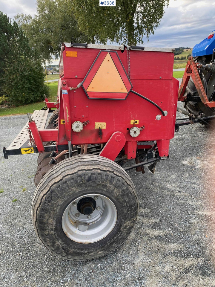 1997 Junkkari Simulta 2500 seed drill - מקדחת זרעים: תמונה 5 1997 Junkkari Simulta 2500 seed drill - מקדחת זרעים: תמונה 5