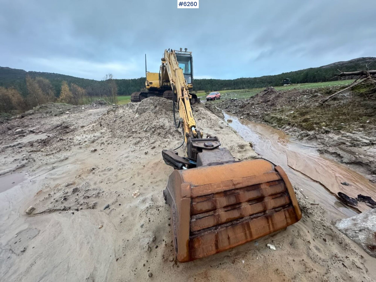 1998 Komatsu PC130-6K with Grading Bucket and Digging Bucket! - מחפר: תמונה 5 1998 Komatsu PC130-6K with Grading Bucket and Digging Bucket! - מחפר: תמונה 5