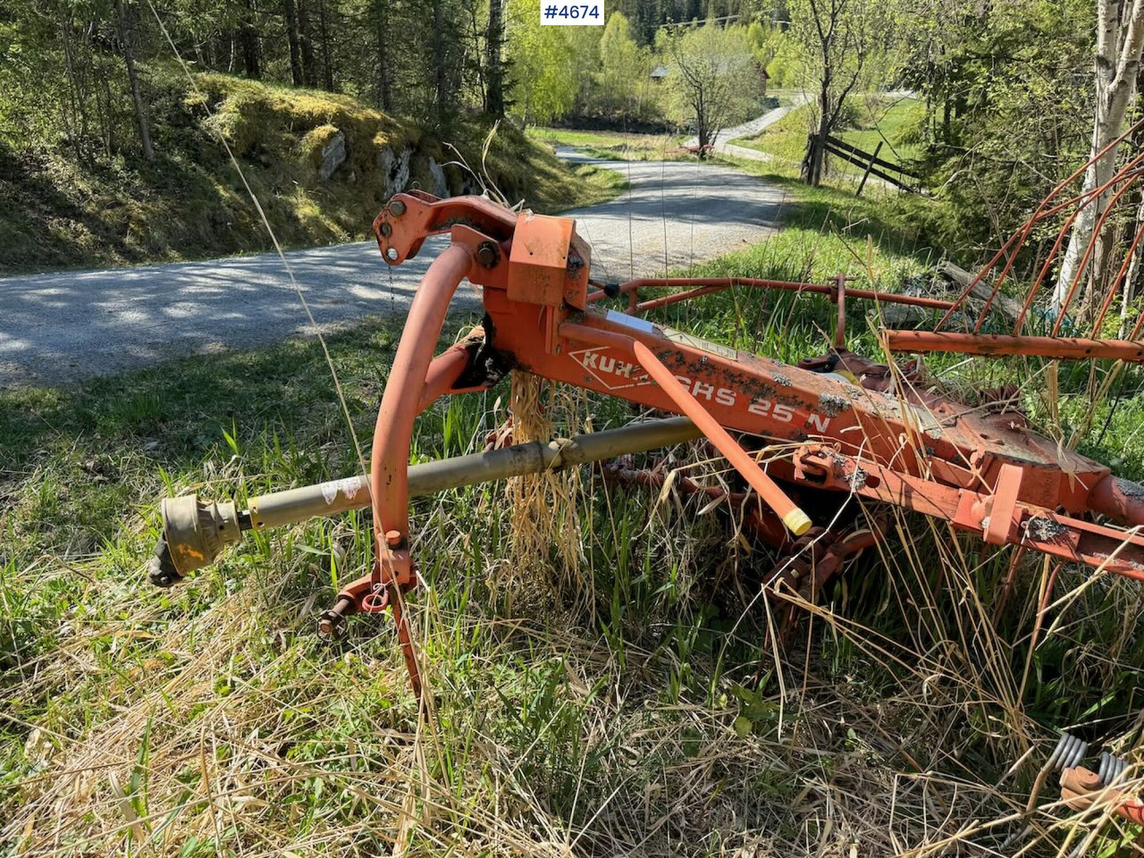 1998 Kuhn GRS 25 - ציוד חציר ומספוא: תמונה 4 1998 Kuhn GRS 25 - ציוד חציר ומספוא: תמונה 4