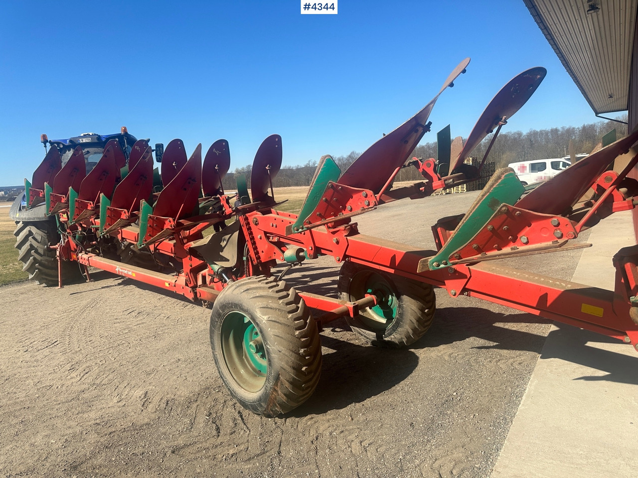 2000 Kverneland PL 100 8 skjærs vendeplog - ציוד עיבוד קרקע: תמונה 1 2000 Kverneland PL 100 8 skjærs vendeplog - ציוד עיבוד קרקע: תמונה 1