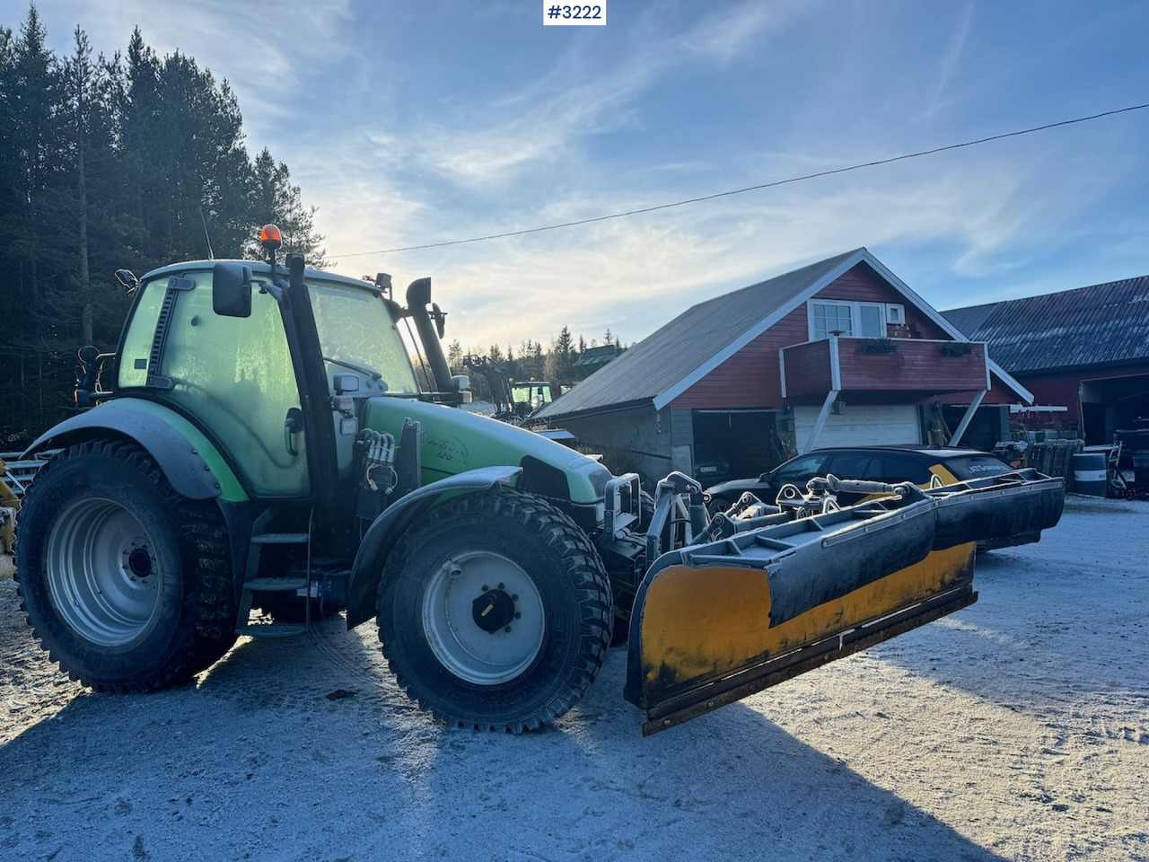 טרקטור חקלאי 2001 Deutz-Fahr Agrotron 120 4x4 tractor with front loader, 2 sets of tires, snowplow mount, and blade.: תמונה 1