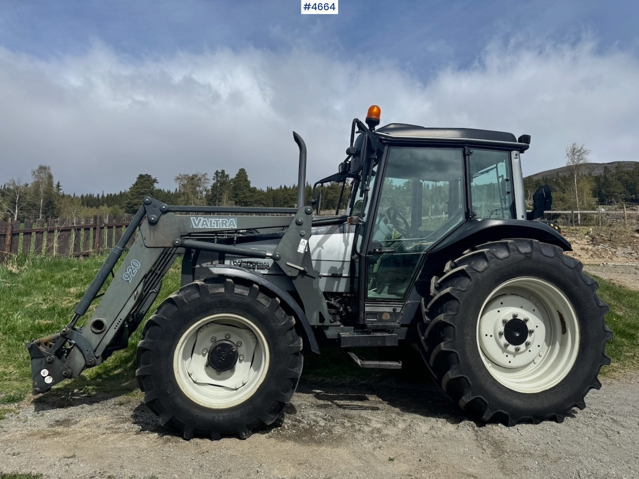 2003 Valtra A85-4 4x4 with Front Loader – 4450 hours! - טרקטור חקלאי: תמונה 5 2003 Valtra A85-4 4x4 with Front Loader – 4450 hours! - טרקטור חקלאי: תמונה 5