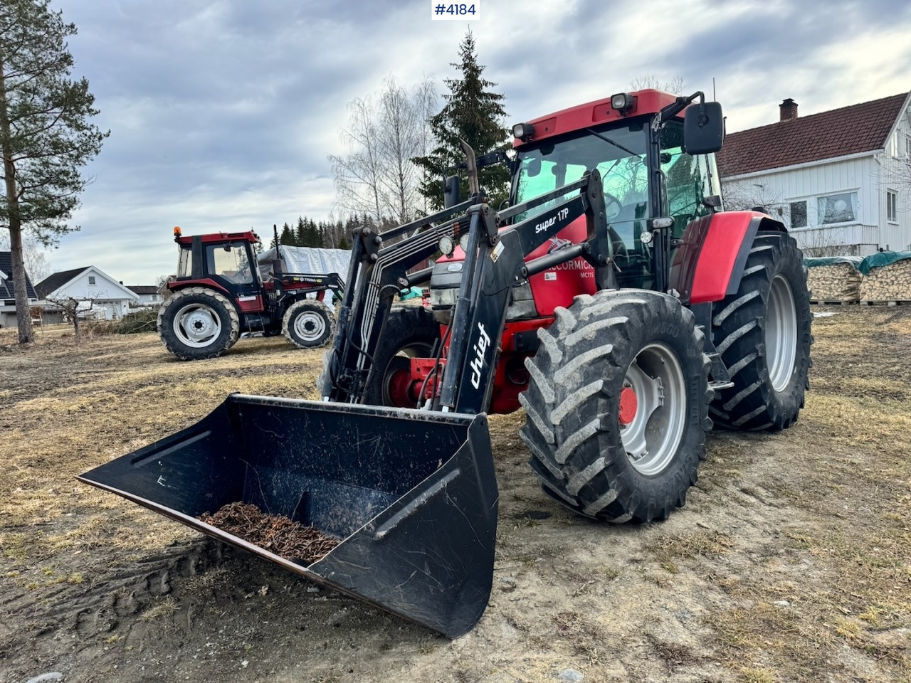 2004 McCormick MC115 4x4 w/ Front Loader and Bucket. - טרקטור חקלאי: תמונה 1 2004 McCormick MC115 4x4 w/ Front Loader and Bucket. - טרקטור חקלאי: תמונה 1