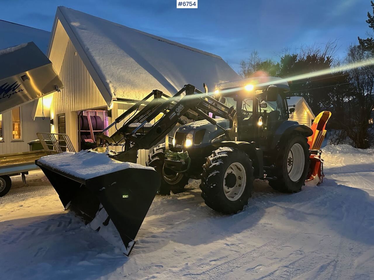 2004 New Holland TS115A 4x4 w/ Front loader, bucket, grading bucket and snow blower. - טרקטור חקלאי: תמונה 2 2004 New Holland TS115A 4x4 w/ Front loader, bucket, grading bucket and snow blower. - טרקטור חקלאי: תמונה 2