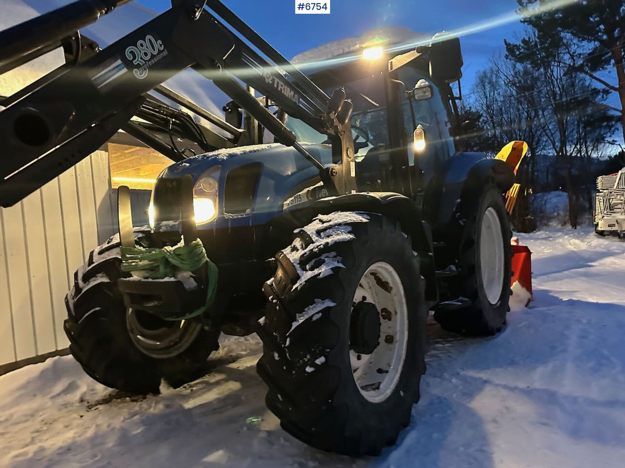2004 New Holland TS115A 4x4 w/ Front loader, bucket, grading bucket and snow blower. - טרקטור חקלאי: תמונה 3 2004 New Holland TS115A 4x4 w/ Front loader, bucket, grading bucket and snow blower. - טרקטור חקלאי: תמונה 3