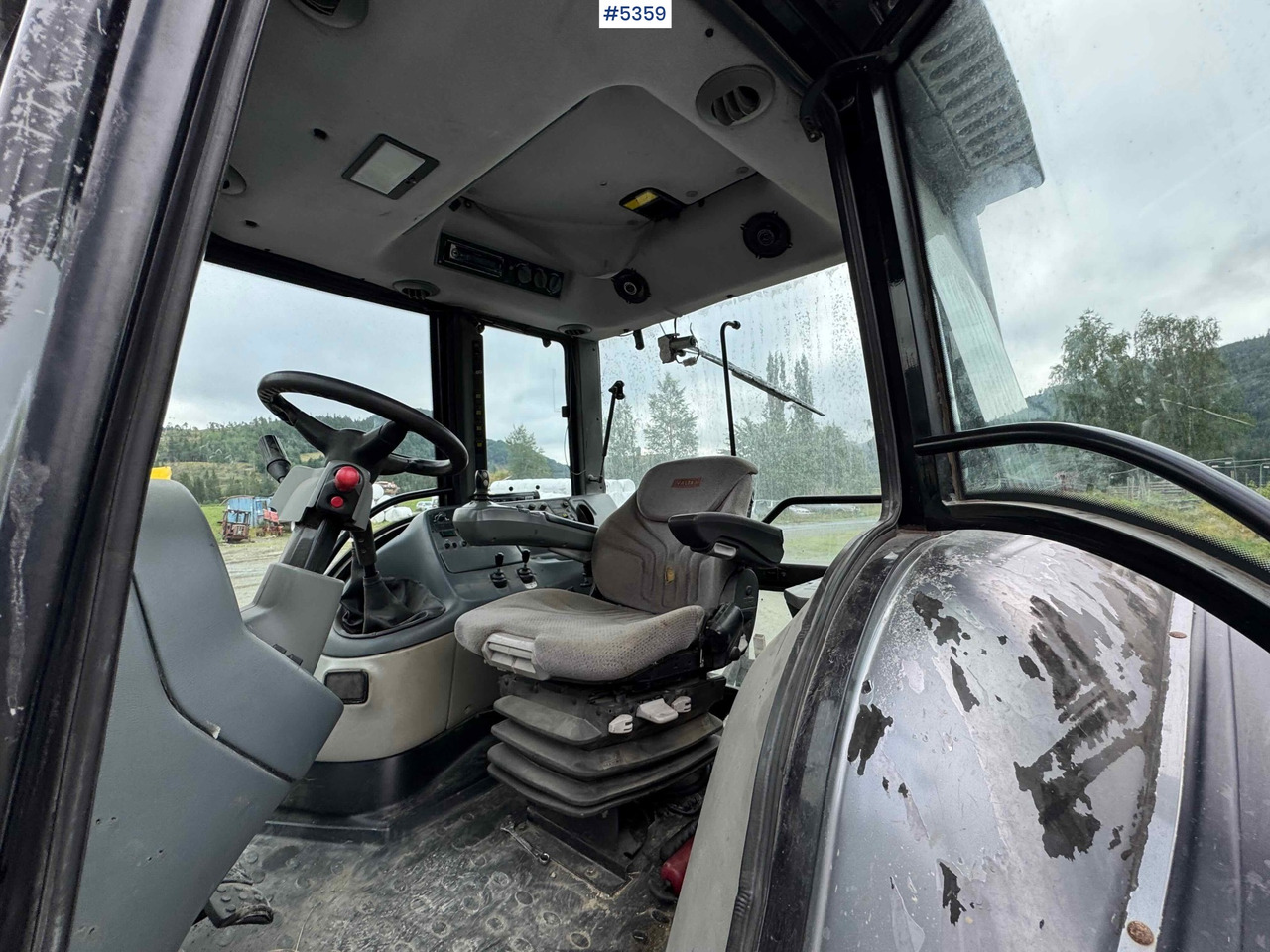 2004 Valtra M120-4 w/ loader and bucket - טרקטור חקלאי: תמונה 5 2004 Valtra M120-4 w/ loader and bucket - טרקטור חקלאי: תמונה 5