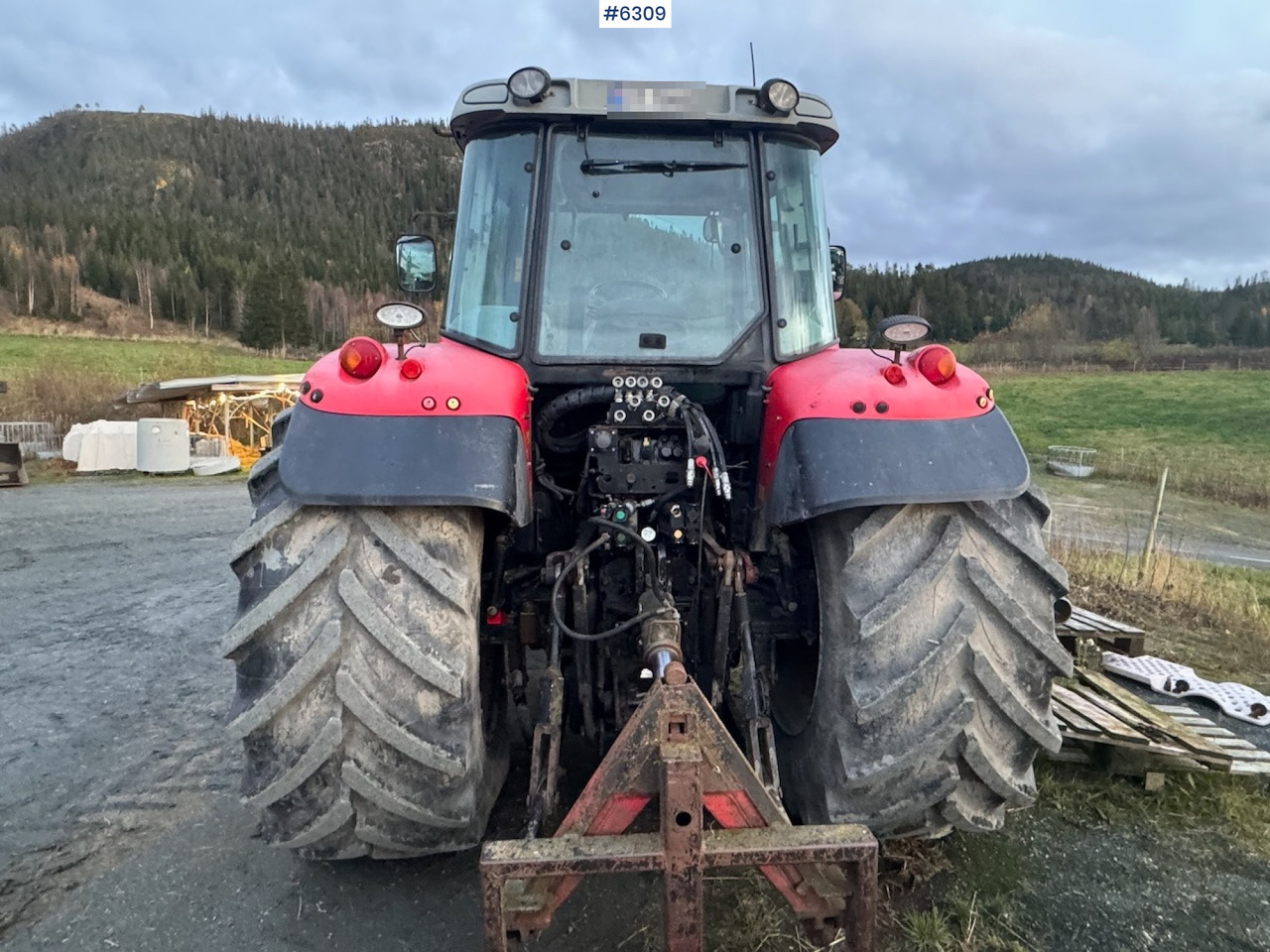 2007 Massey Ferguson 6465 Dyna 6 w/ front loader with 3rd function! - טרקטור חקלאי: תמונה 4 2007 Massey Ferguson 6465 Dyna 6 w/ front loader with 3rd function! - טרקטור חקלאי: תמונה 4