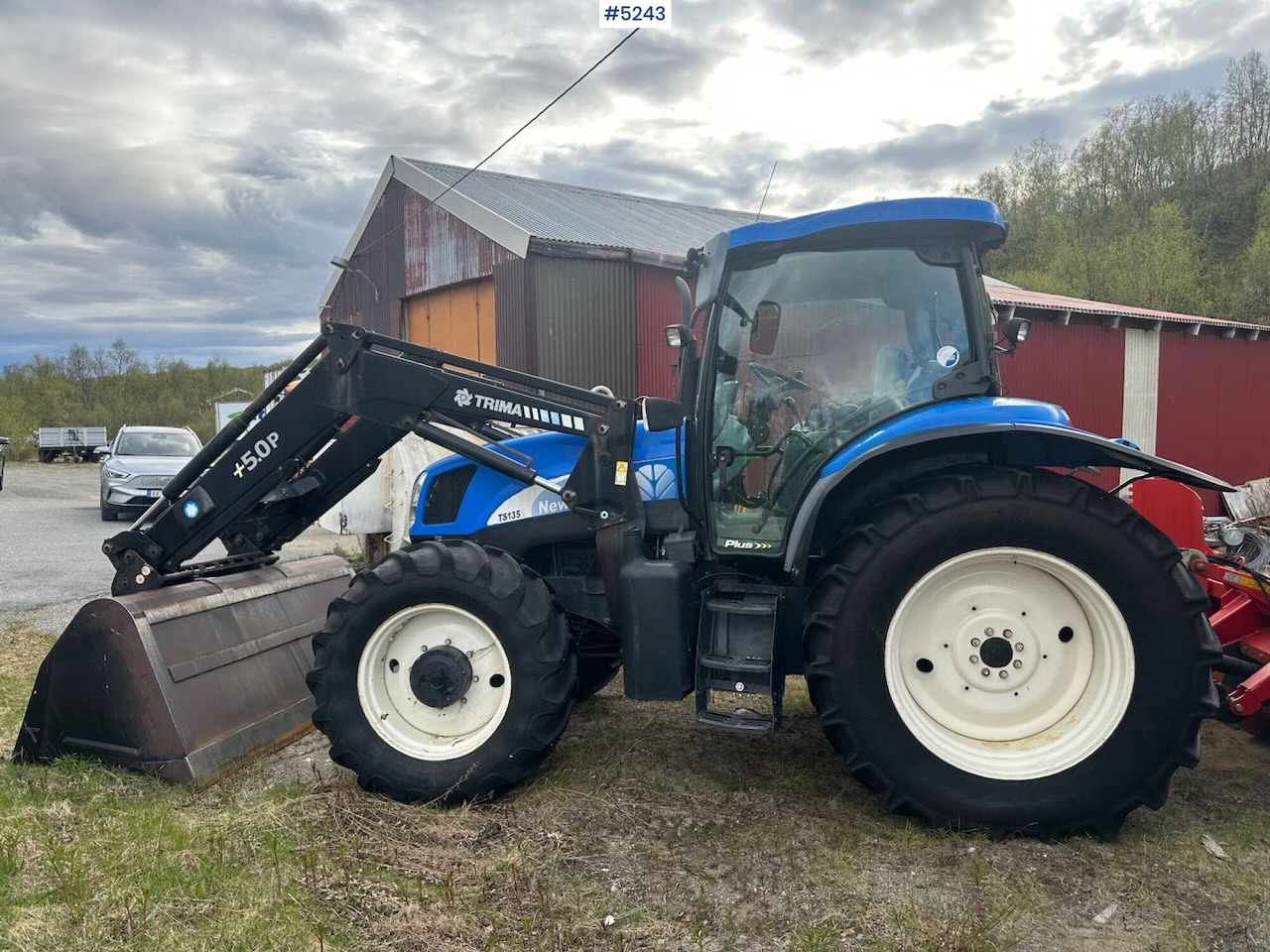2007 New Holland TS135 4x4 tractor w/ front loader. WATCH VIDEO. - טרקטור חקלאי: תמונה 2 2007 New Holland TS135 4x4 tractor w/ front loader. WATCH VIDEO. - טרקטור חקלאי: תמונה 2