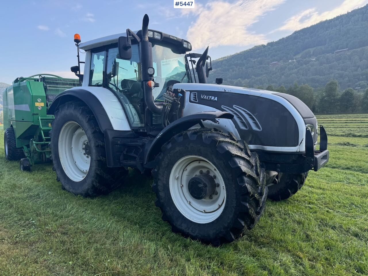 2009 Valtra T202 w/ loader - טרקטור חקלאי: תמונה 1 2009 Valtra T202 w/ loader - טרקטור חקלאי: תמונה 1