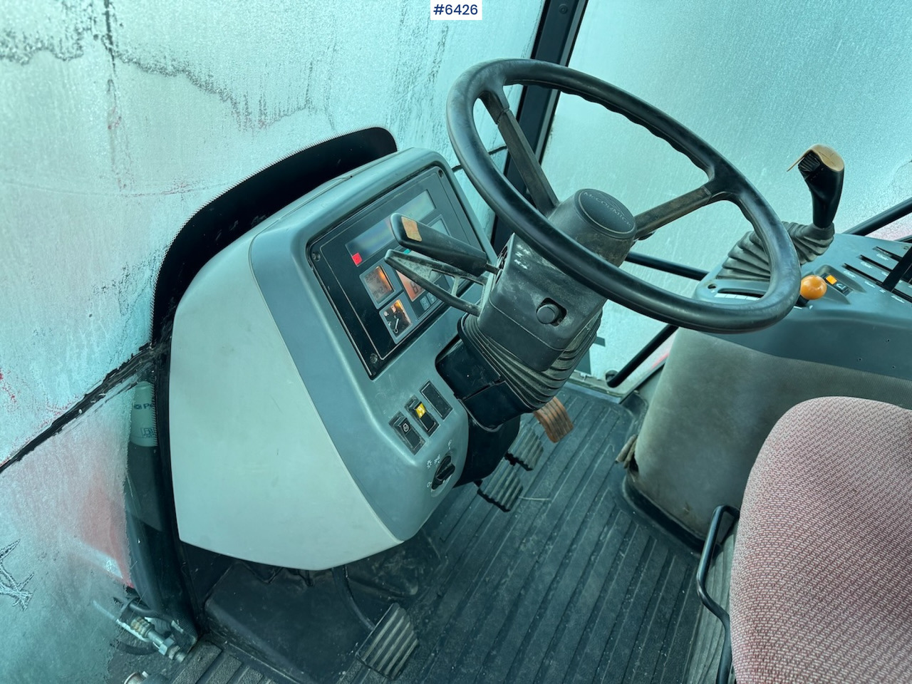 טרקטור חקלאי 2010 McCormick MC130 Low hours!: תמונה 18