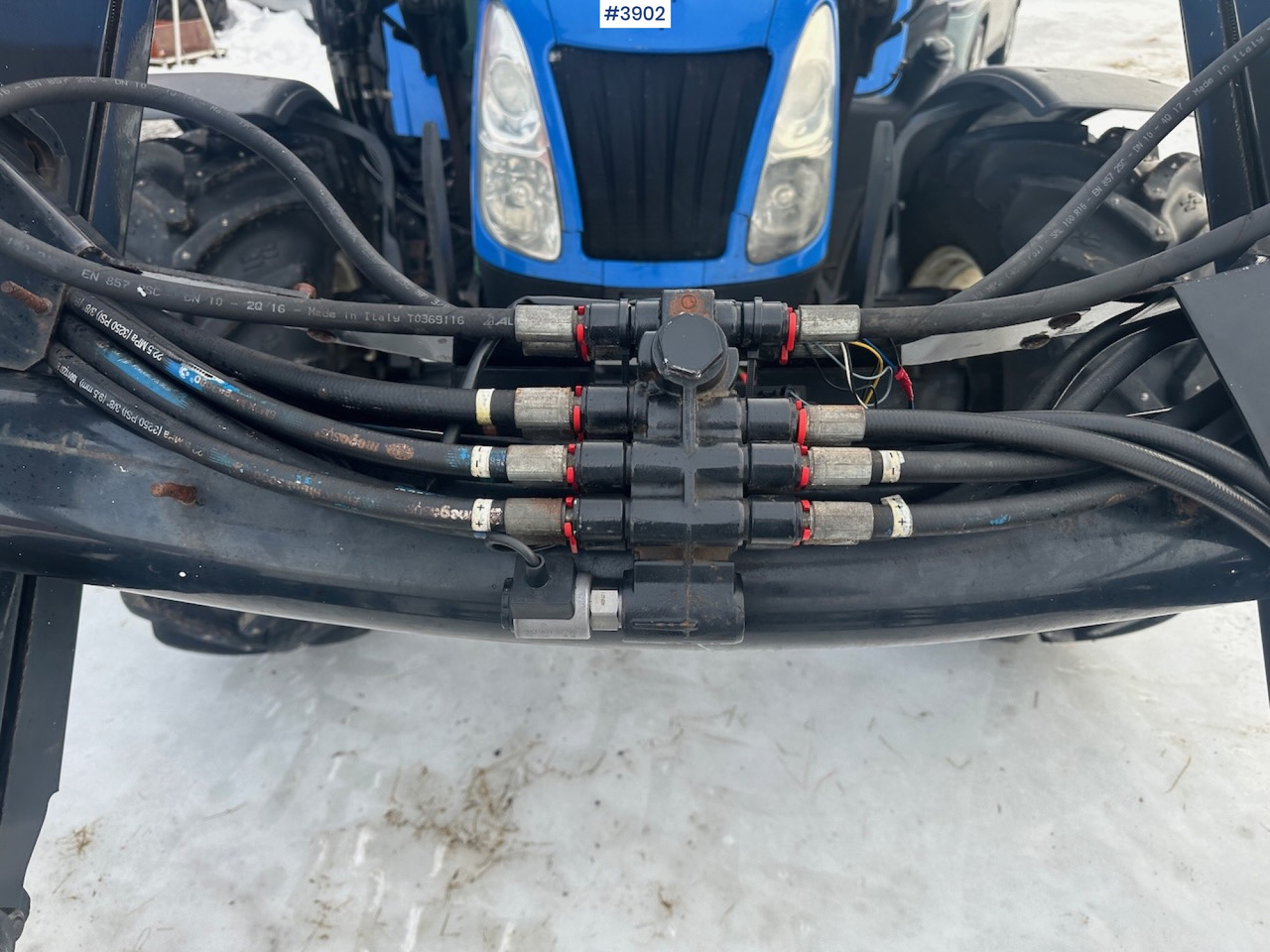 טרקטור חקלאי 2011 New Holland T5070 4x4 m/ frontlaster: תמונה 11