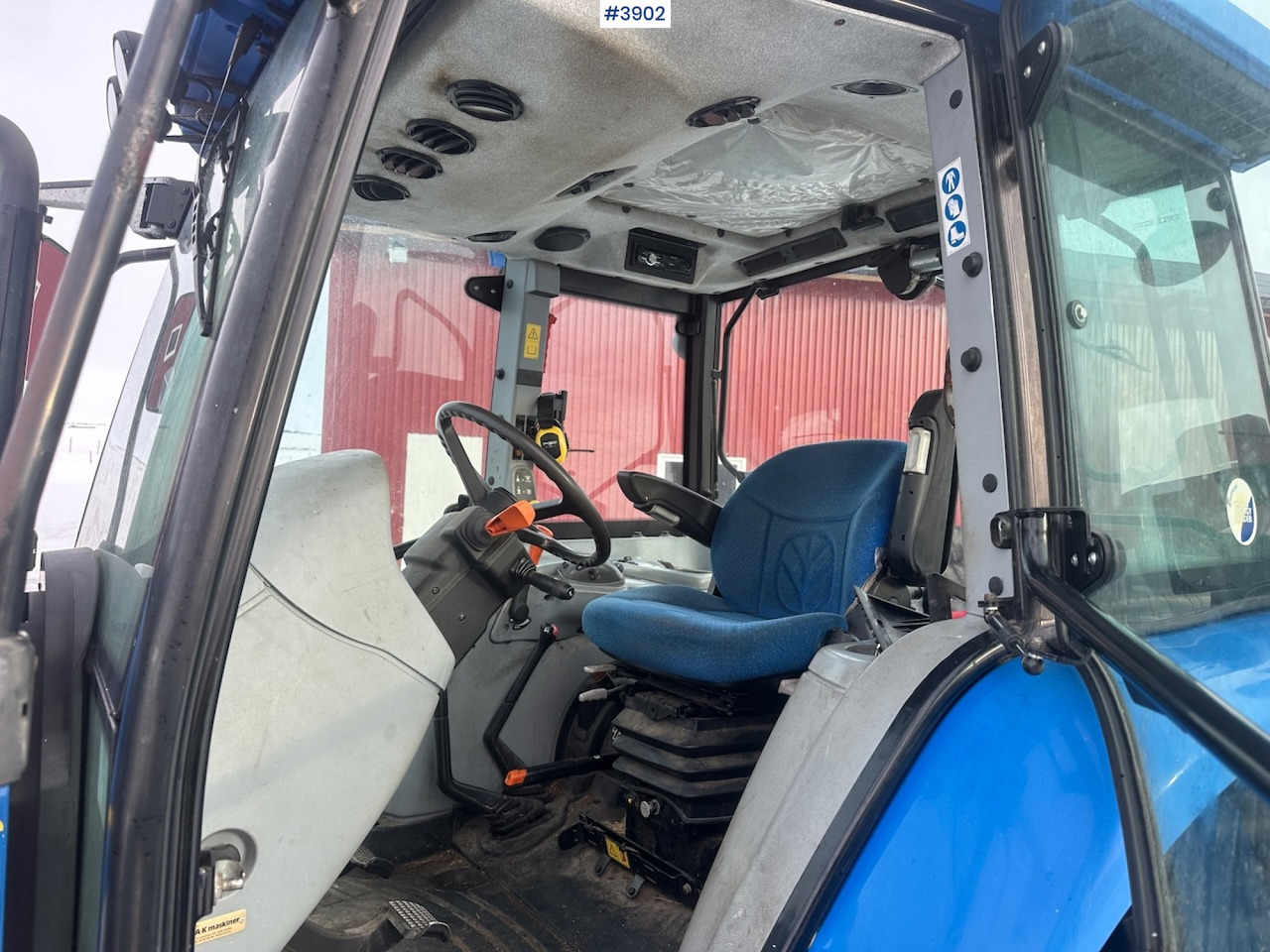 טרקטור חקלאי 2011 New Holland T5070 4x4 m/ frontlaster: תמונה 29