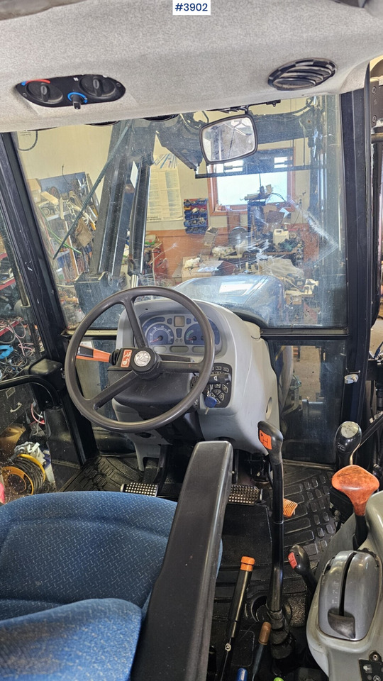 טרקטור חקלאי 2011 New Holland T5070 4x4 m/ frontlaster: תמונה 42