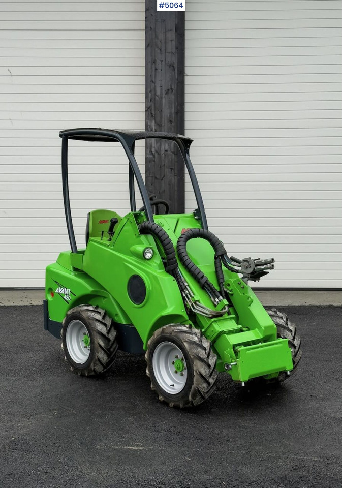 2012 Avant M420 w/ bucket NEWLY SERVICED - מעמיס קומפקטי: תמונה 2 2012 Avant M420 w/ bucket NEWLY SERVICED - מעמיס קומפקטי: תמונה 2