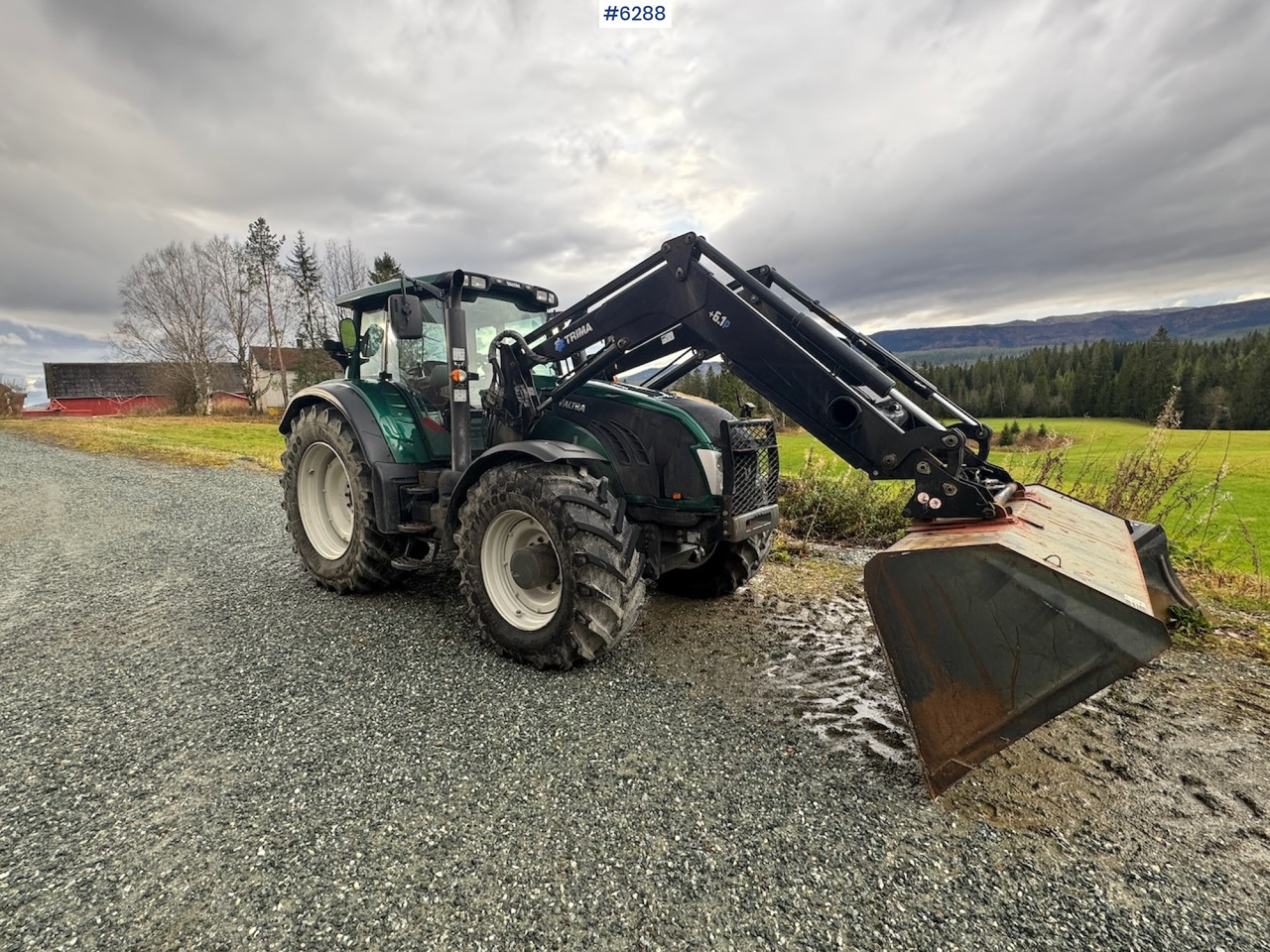 2013 Valtra T203 w/ Trima front loader, snow bucket, gravel bucket, pallet forks and timber clamp! - טרקטור חקלאי: תמונה 2 2013 Valtra T203 w/ Trima front loader, snow bucket, gravel bucket, pallet forks and timber clamp! - טרקטור חקלאי: תמונה 2