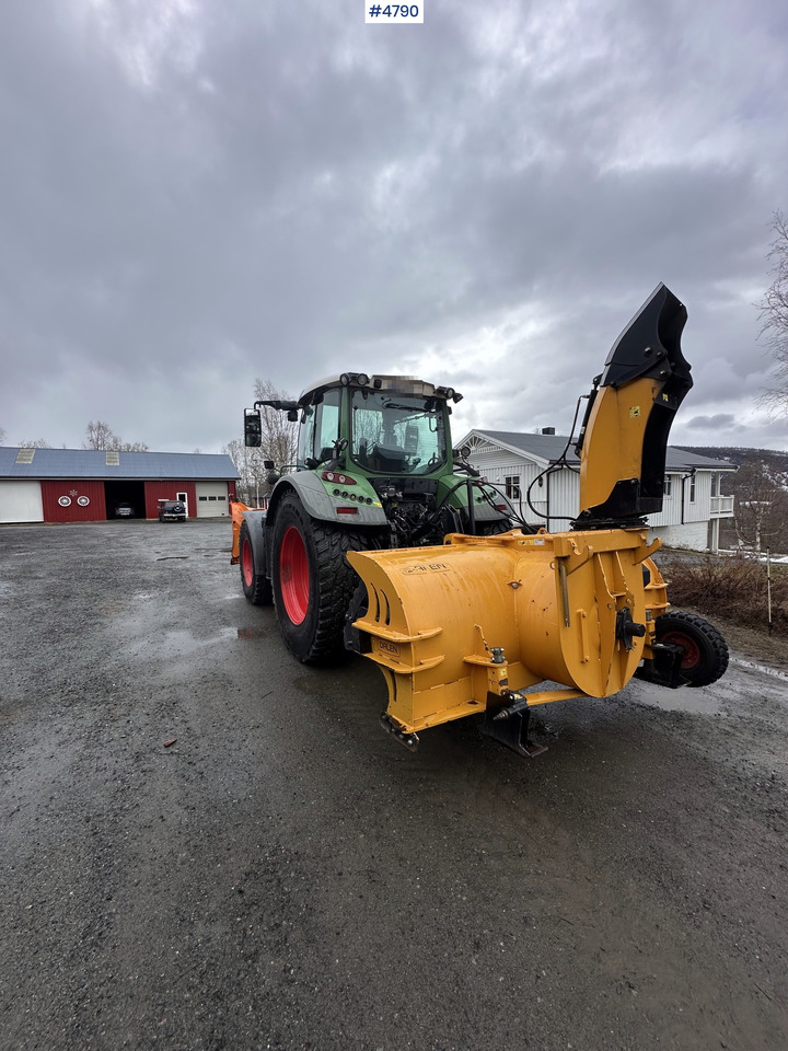 2014 Fendt 514 Vario 4x4 w/ front loader, folding plow, snow blower and sand spreader - טרקטור חקלאי: תמונה 3 2014 Fendt 514 Vario 4x4 w/ front loader, folding plow, snow blower and sand spreader - טרקטור חקלאי: תמונה 3