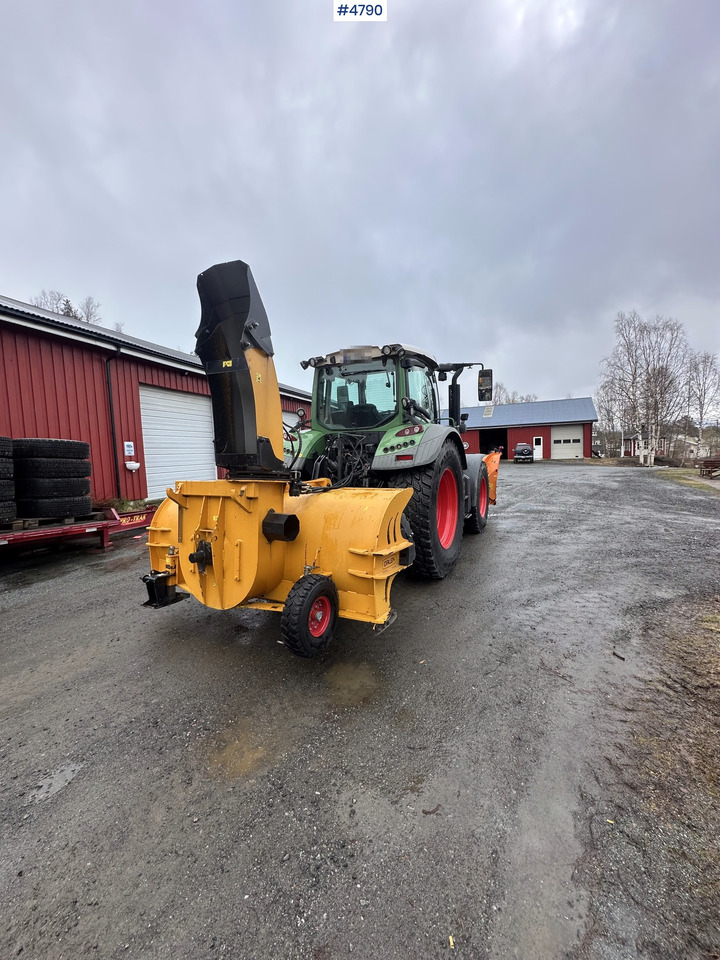 2014 Fendt 514 Vario 4x4 w/ front loader, folding plow, snow blower and sand spreader - טרקטור חקלאי: תמונה 4 2014 Fendt 514 Vario 4x4 w/ front loader, folding plow, snow blower and sand spreader - טרקטור חקלאי: תמונה 4