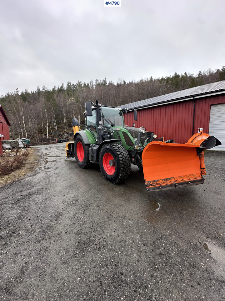 2014 Fendt 514 Vario 4x4 w/ front loader, folding plow, snow blower and sand spreader - טרקטור חקלאי: תמונה 2 2014 Fendt 514 Vario 4x4 w/ front loader, folding plow, snow blower and sand spreader - טרקטור חקלאי: תמונה 2