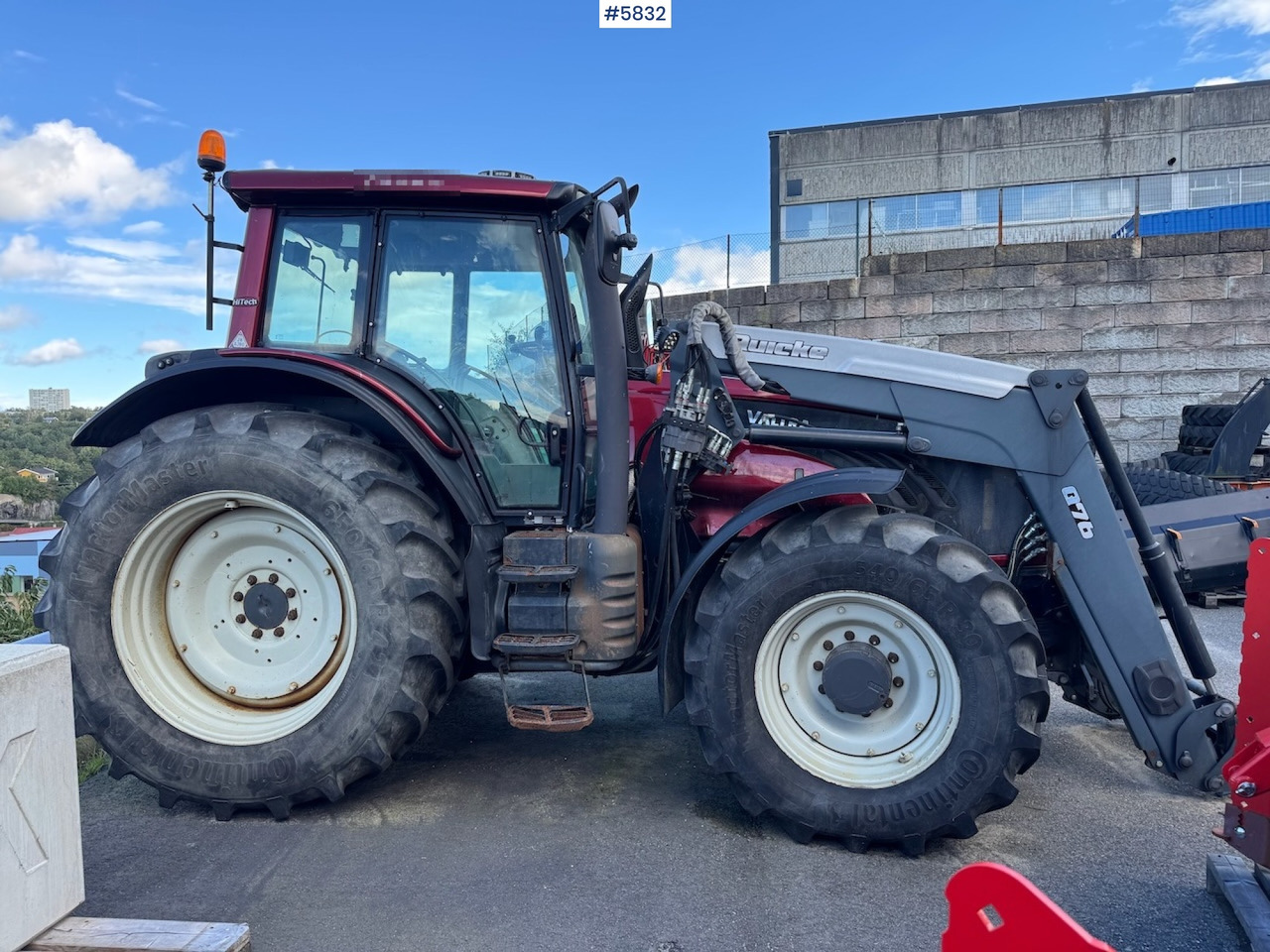 2014 Valtra T193 H w/ front loader and plow plate. - טרקטור חקלאי: תמונה 1 2014 Valtra T193 H w/ front loader and plow plate. - טרקטור חקלאי: תמונה 1
