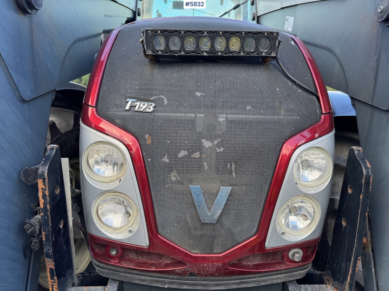 2014 Valtra T193 H w/ front loader and plow plate. - טרקטור חקלאי: תמונה 4 2014 Valtra T193 H w/ front loader and plow plate. - טרקטור חקלאי: תמונה 4
