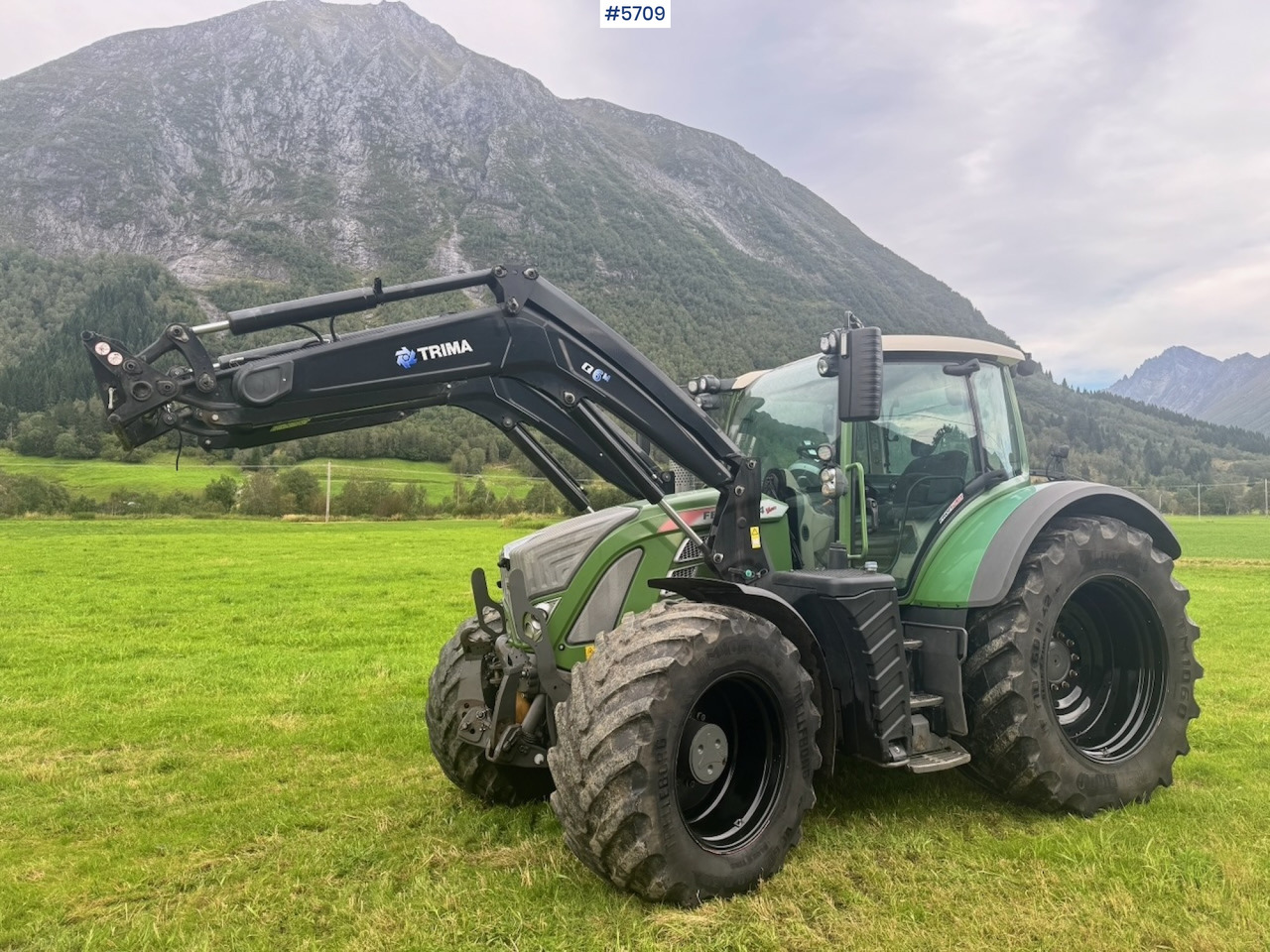 2017 Fendt 724 Vario w/ GPS, Front PTO, Loader and hydraulics. - טרקטור חקלאי: תמונה 3 2017 Fendt 724 Vario w/ GPS, Front PTO, Loader and hydraulics. - טרקטור חקלאי: תמונה 3