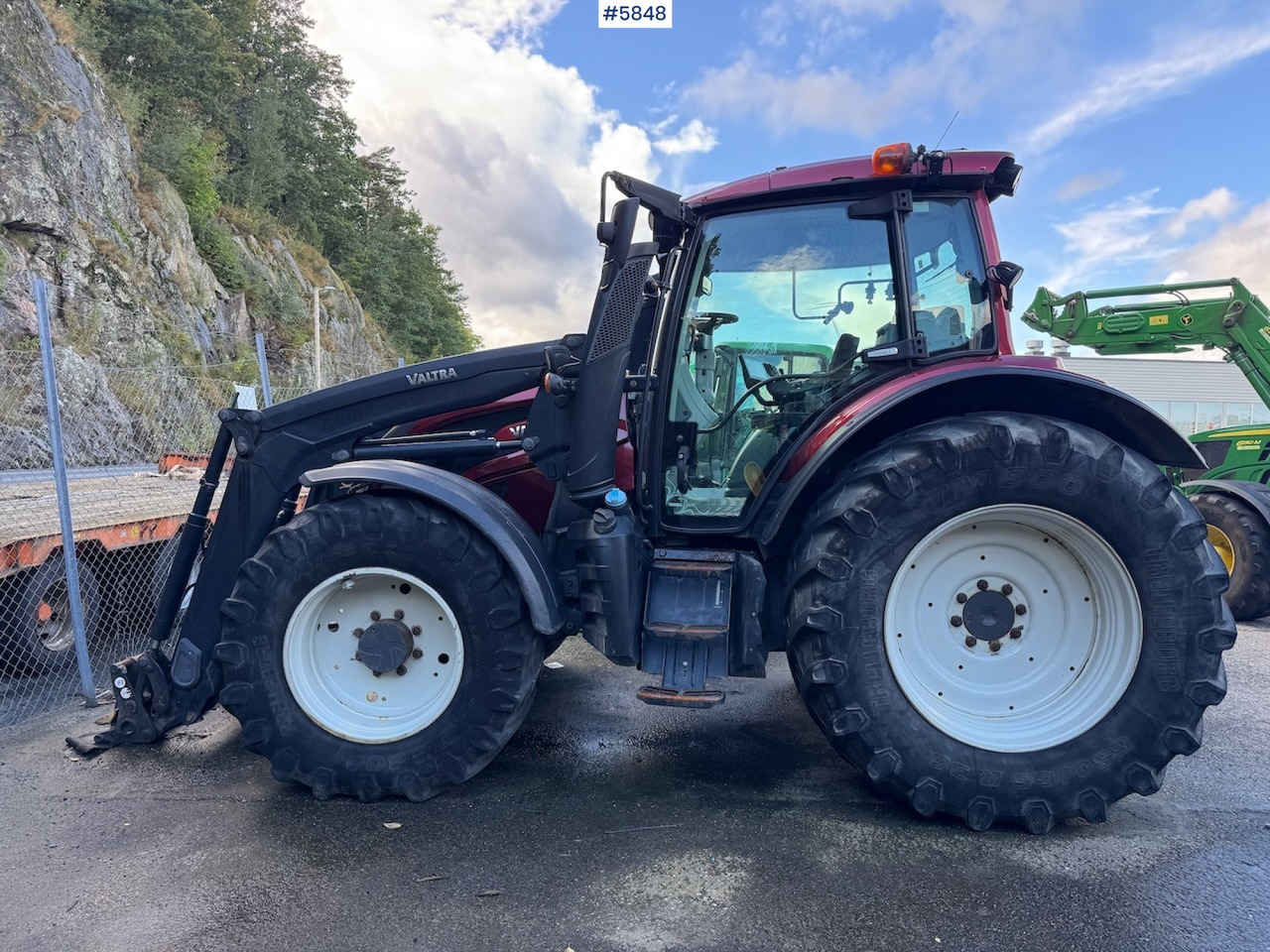 2018 Valtra N174 w/ front loader and plow plate. - טרקטור חקלאי: תמונה 2 2018 Valtra N174 w/ front loader and plow plate. - טרקטור חקלאי: תמונה 2
