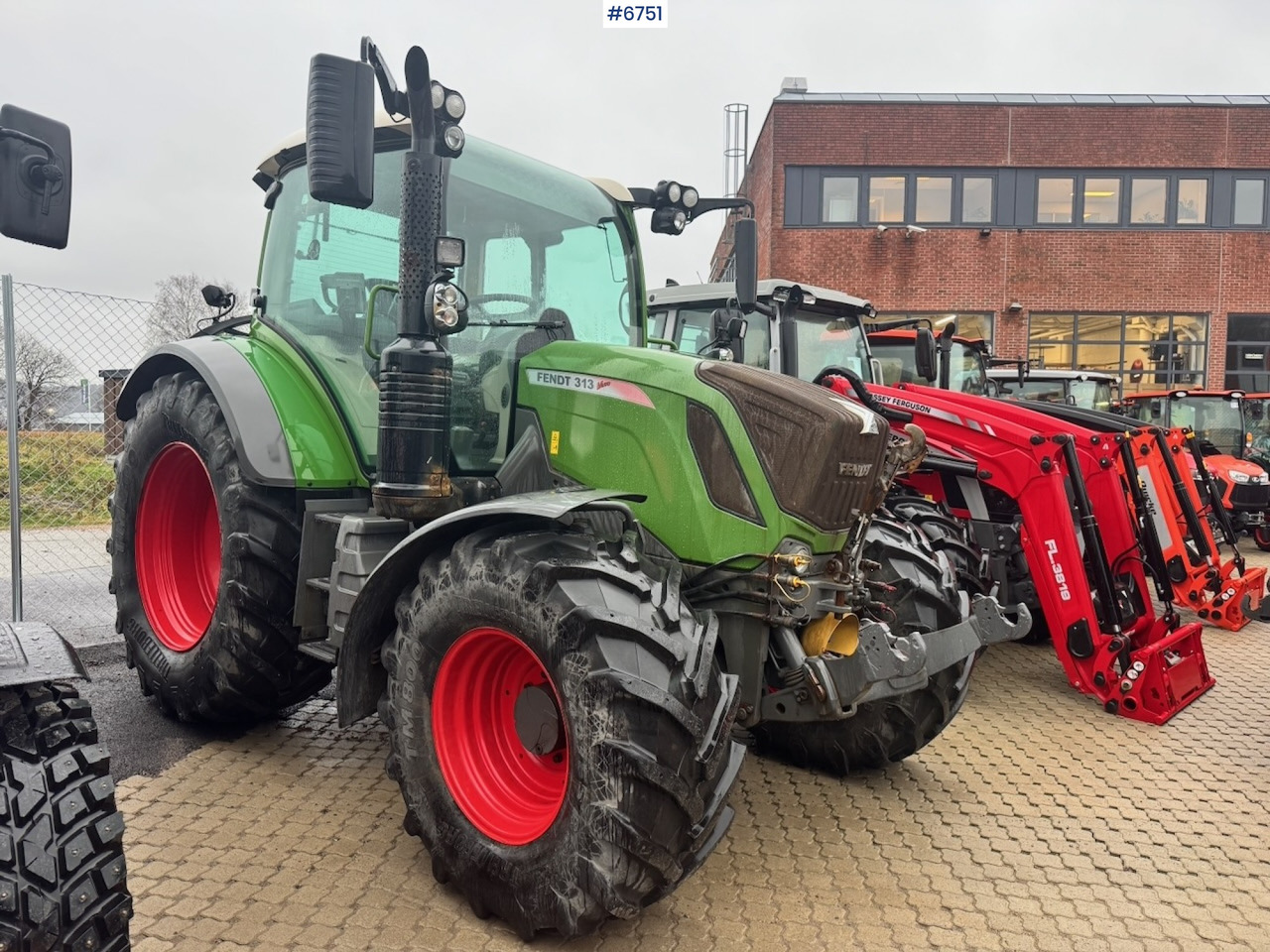 2019 Fendt 313 Vario w/ Front hydraulics and 2 sets of tires. - טרקטור חקלאי: תמונה 2 2019 Fendt 313 Vario w/ Front hydraulics and 2 sets of tires. - טרקטור חקלאי: תמונה 2