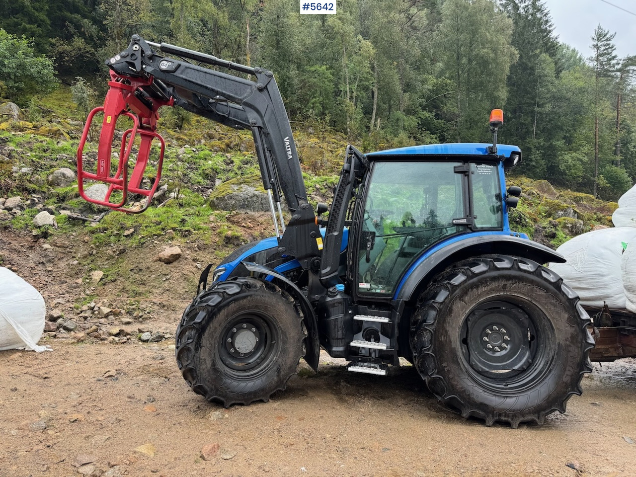 2022 Valtra G105 with front loader and 2 sets of tires - טרקטור חקלאי: תמונה 4 2022 Valtra G105 with front loader and 2 sets of tires - טרקטור חקלאי: תמונה 4