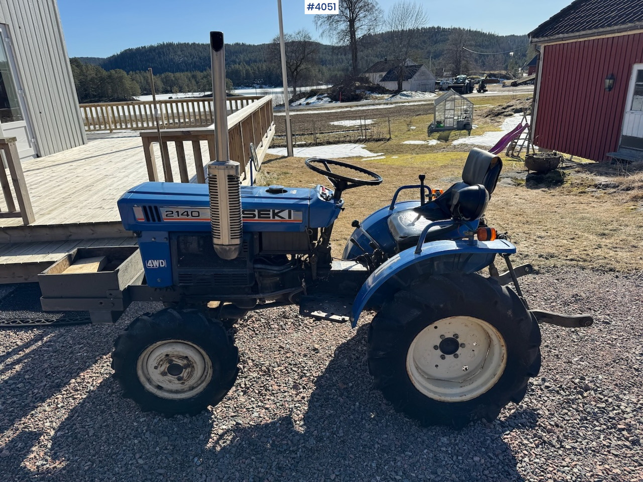 Iseki 2140 w/bucket, tiller and wood splitter. Low hours! - טרקטור חקלאי: תמונה 1 Iseki 2140 w/bucket, tiller and wood splitter. Low hours! - טרקטור חקלאי: תמונה 1